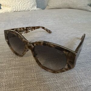 DEZI Sunglasses ⭐️